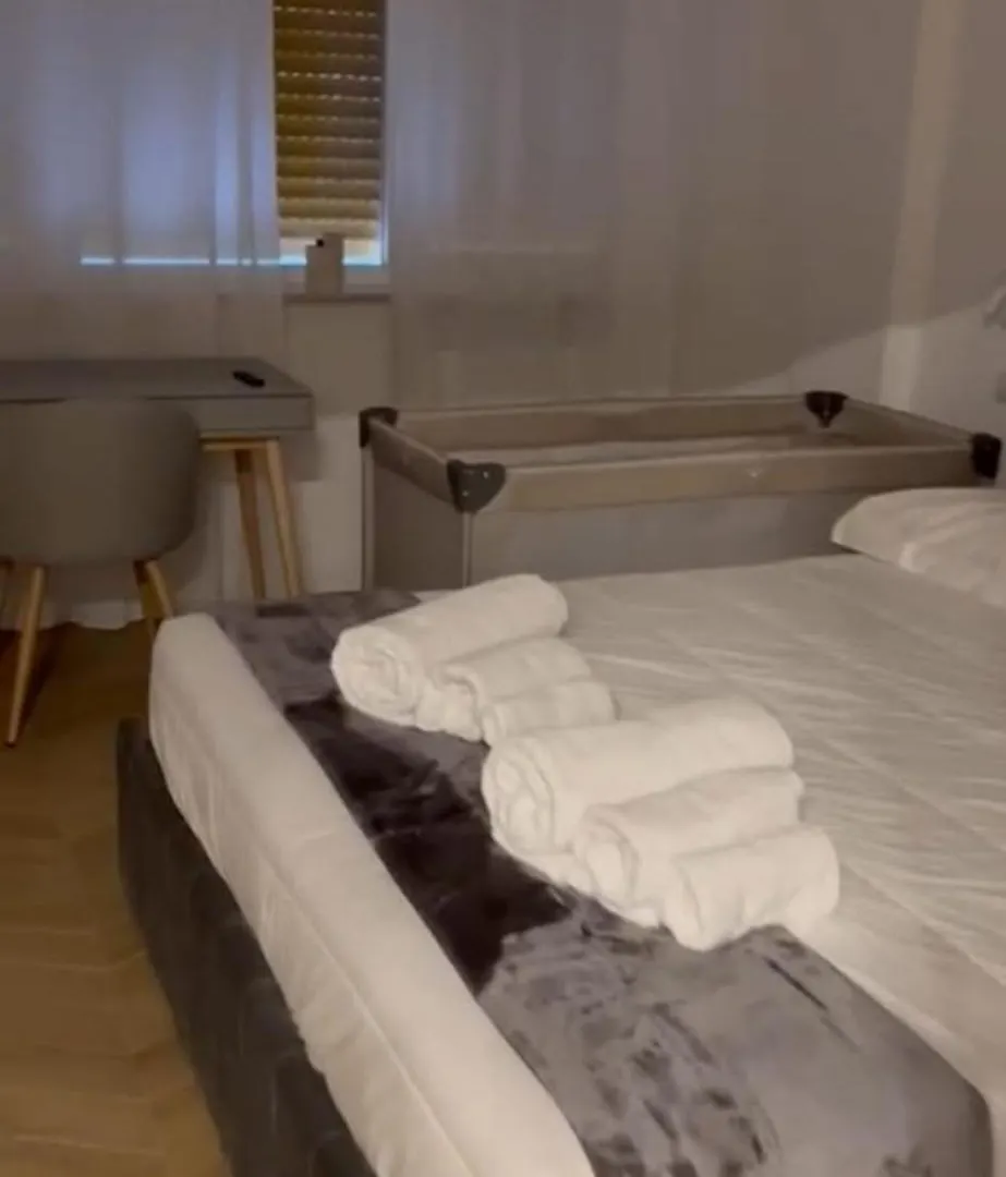 Apartment Ferienwohnung Eur Terrazzo Vista Laghetto Modigliani Rom